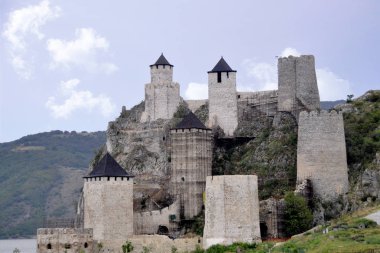 Golubac güneşli bir öğleden sonra boyunca alınan kale (Golubacka trvdjava veya Goluback Grad).