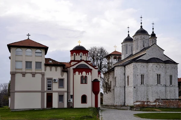 Monasterio Kovilj en Fruska Gora - Serbia - viajes de arquitectura b — Foto de Stock