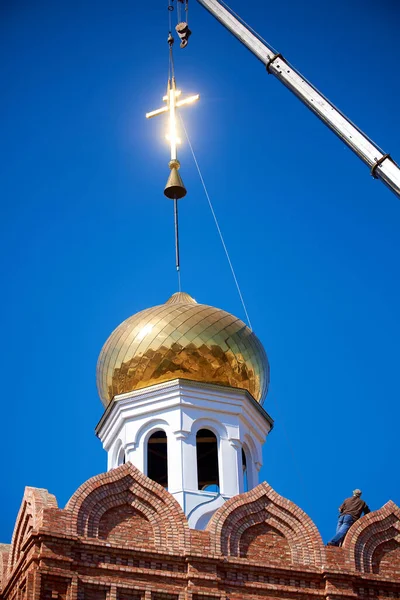 Brilhante Cruz Definido Para Uma Cúpula Uma Igreja Ortodoxa — Fotografia de Stock