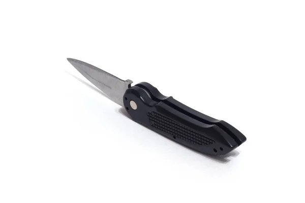 白い背景に黒い折り目のナイフ — ストック写真