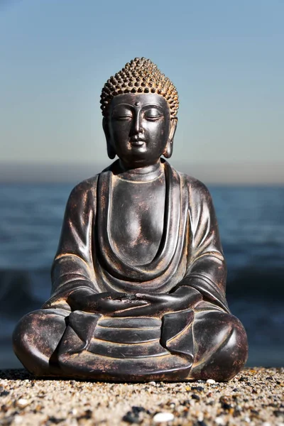 Japanese Buddha Statue at Ocean Shore — Stock Photo, Image