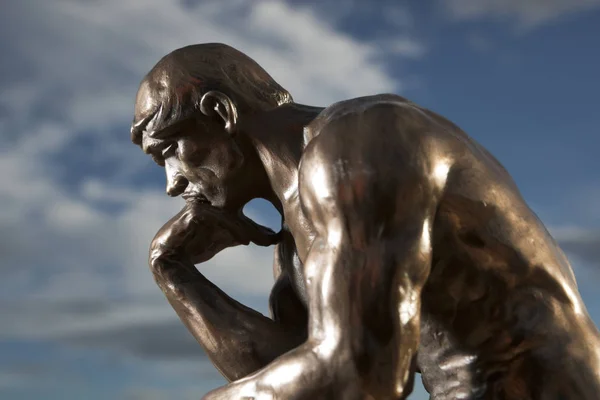 Rodin Düşünen Adam.