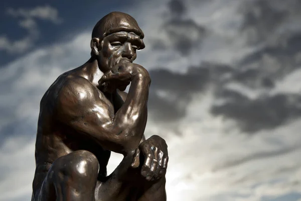 Rodin Düşünen Adam.
