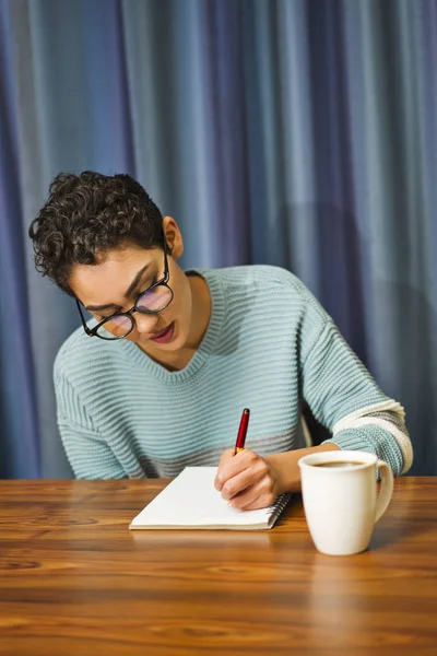 Pretty girl writing in Journal — Stock Photo, Image