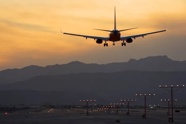 Silhouette Commercial Airliner Landing Las Vegas Sunset — Stock Photo, Image