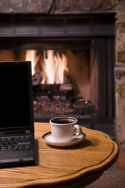 Fireplace Laptop Coffee 로열티 프리 스톡 사진