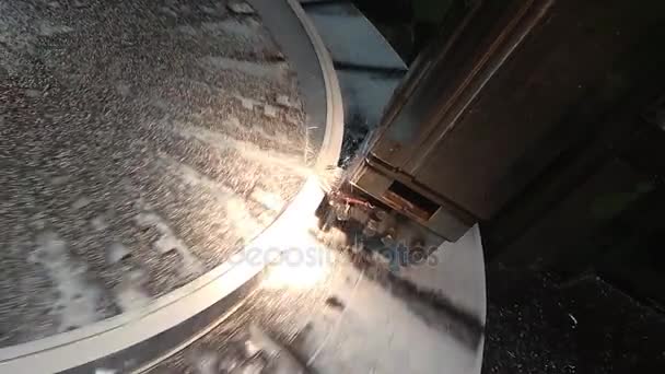 Clip Vídeo Que Cortador Portaherramientas Del Torno Con Iluminación Procesa — Vídeo de stock