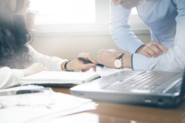 Kadın ve erkek çalışıyor