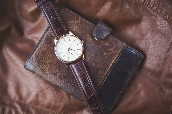 Zegarek, portfel i skórzane — Zdjęcie stockowe