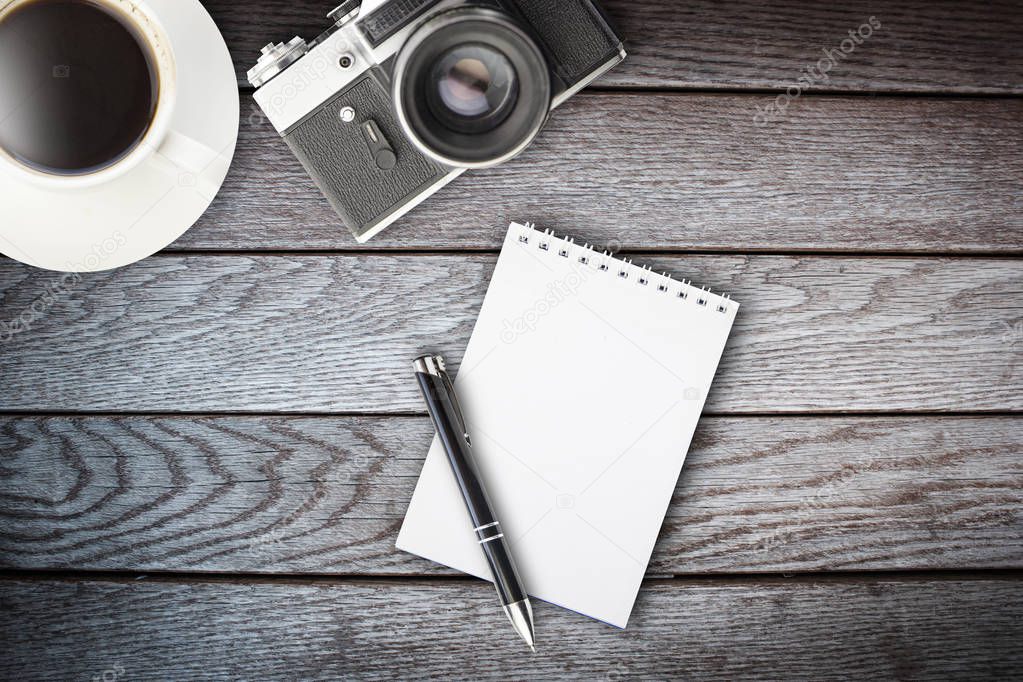 Papel, lápiz, café y cámara — Foto de stock © Tiko0305