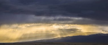 Gökyüzü günbatımı bulutlara