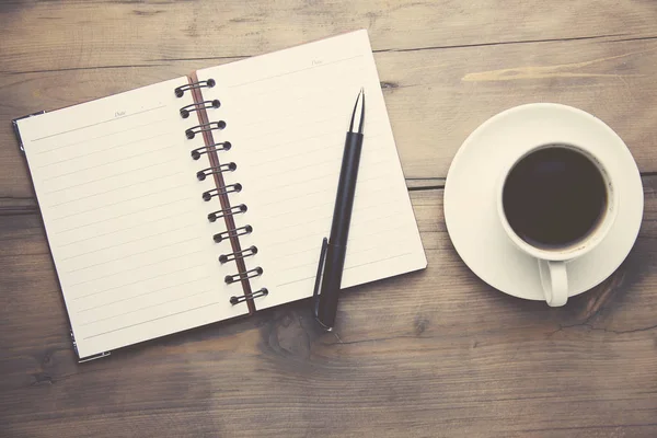 Notebook, penna e caffè — Foto Stock