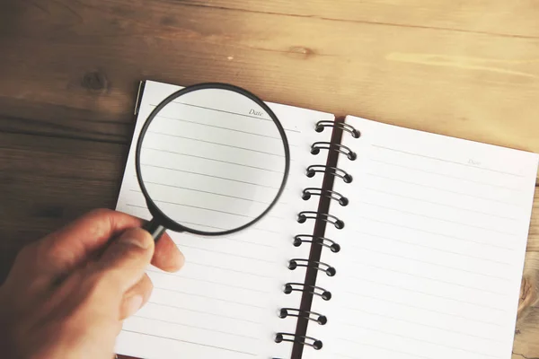 Magnifying on notebook — Stock Photo, Image