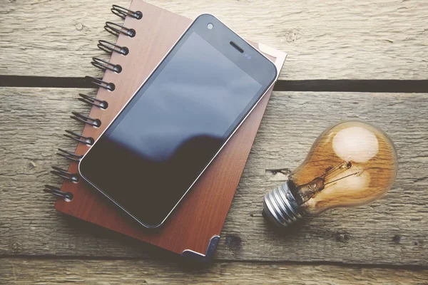 Telefon, notebook a žárovka — Stock fotografie
