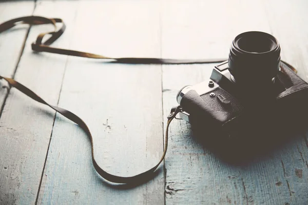 Câmera na mesa — Fotografia de Stock