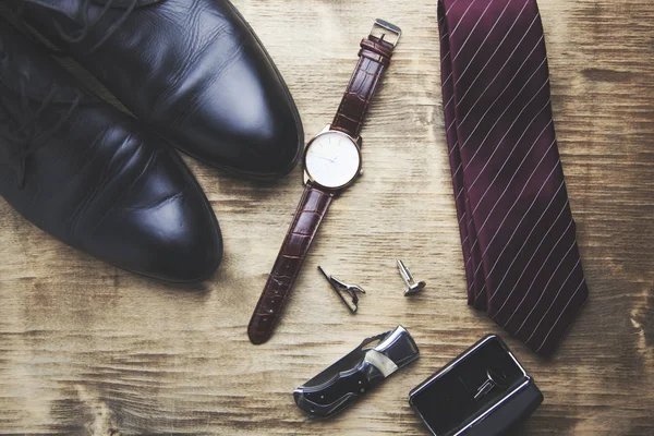 Accesorios de hombre en la mesa — Foto de Stock