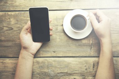 kadın el kahve ve telefon