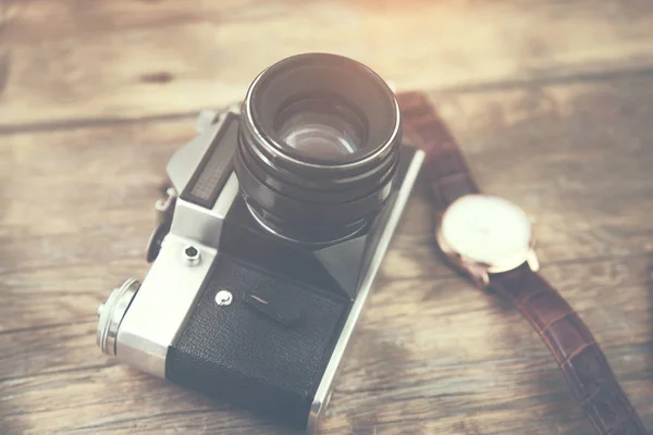 Horloge en camera — Stockfoto