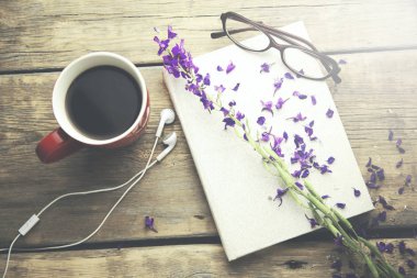 defter üzerinde çiçek