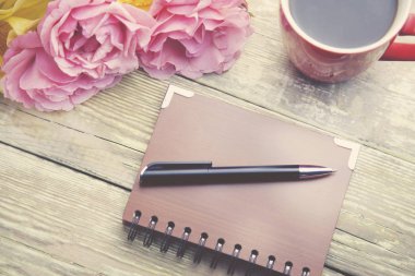 Gül, kahve ve defter