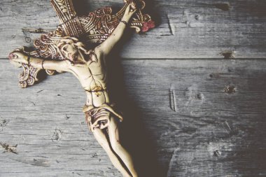 tablo üzerinde çapraz