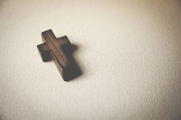 tablo üzerinde çapraz