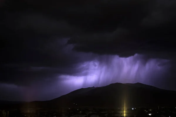 Blitz auf dem Berg — Stockfoto