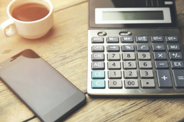 hesap makinesi, telefon ve kahve