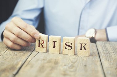 Adam el risk sözcükler bloklar üzerinde