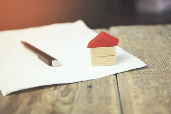 Pen and house on paper — Stock Photo, Image