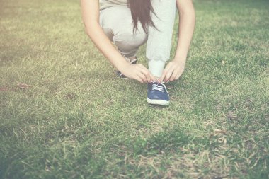 çalışan genç bir kadın