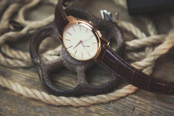 Lana a hodinky — Stock fotografie