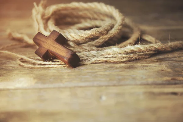 Cross and rope — Stock Photo, Image