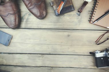 Aksesuar ahşap arka plan üzerinde