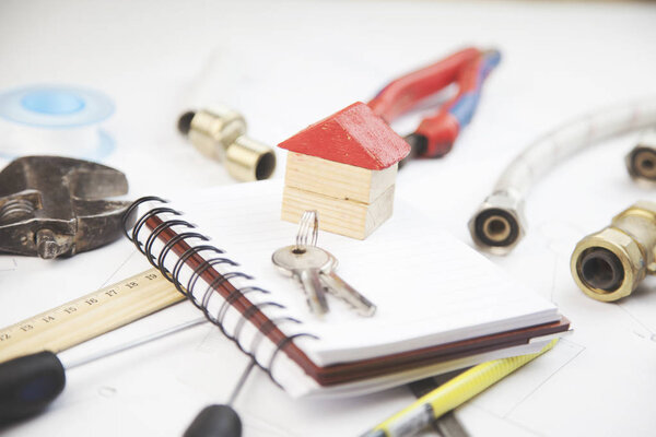 архитектура, строительство, строительство, недвижимость и концепция дома - инструменты для ремонта
