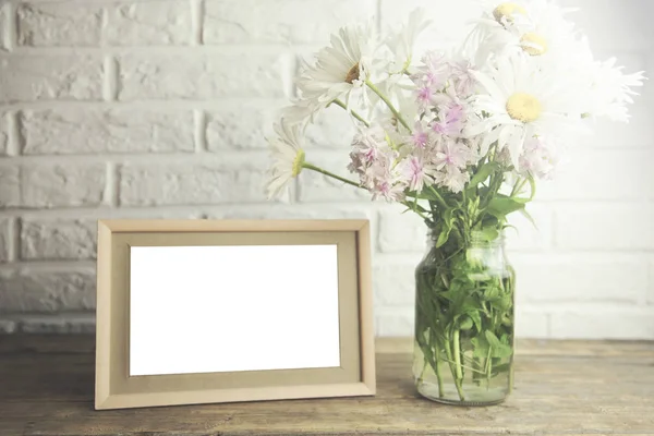相框和鲜花 — 图库照片