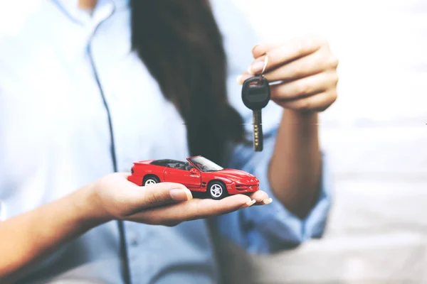 Woman hand car and key — Stock Photo, Image