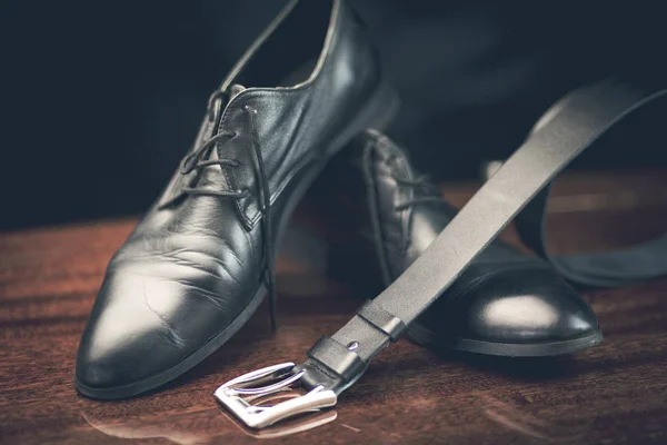 Zapatos de hombre y cinturón — Foto de Stock