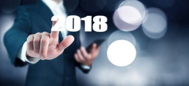 adam elinde ekran 2018 