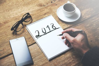 2018 metin yazılmış adam