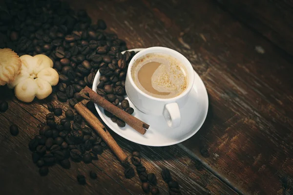 Kaffe på bordet — Stockfoto