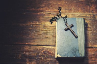 Kitap üzerinde çapraz