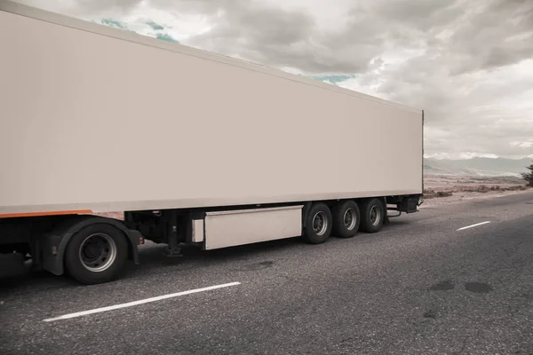 Container on the big highway — Stock Photo, Image