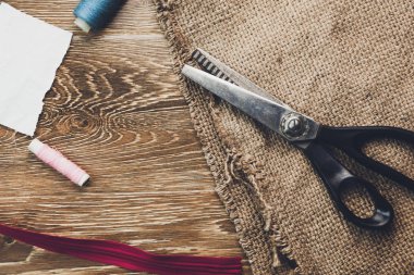 Dikiş nesnelerle antika arka plan