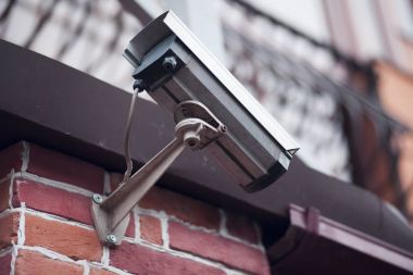 Caddedeki güvenlik kamerası.