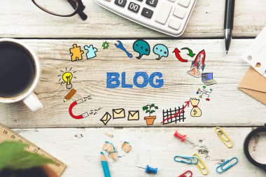 çalışma tablosu üzerinde blog metin