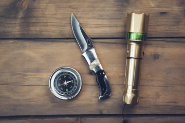 öğeleri seyahat. Pusula, meşale, bıçak