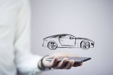 Telefon ve araba simgesi üzerinde işadamı yardım 