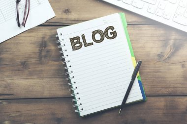 Not defteri ve klavye üstünde okul sırası Blog haber