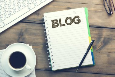 Not defteri ve klavye üstünde okul sırası Blog haber